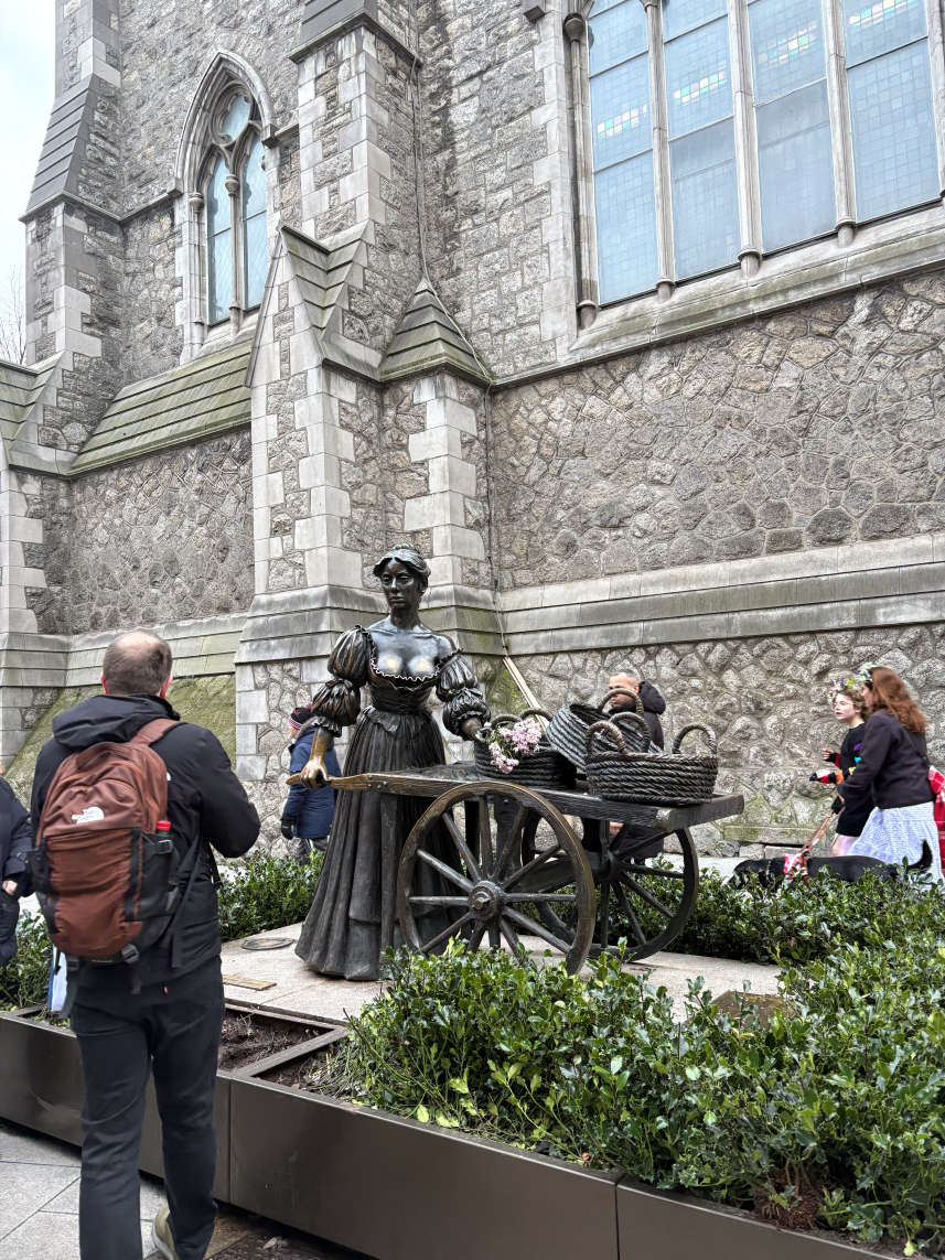 Molly Malone statue Dublin